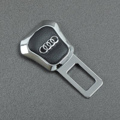 Заглушка ремня безопасности металл "Audi" (1шт) цинк.сплав + кожа "FLY" (тип №7) "Автотовары" 62189714 фото